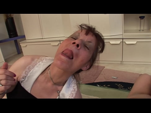 ❤️ Dua nenek dan satu kakek memiliki threesome ❤❌ Video sialan di id.fuckmymac.ru ️