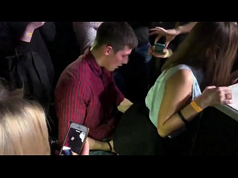 ❤️ Seks nyata di klub malam Rusia. Gadis Rusia berusia 18 tahun di anus dan vagina bercinta di klub malam ❤❌ Video sialan di id.fuckmymac.ru ️